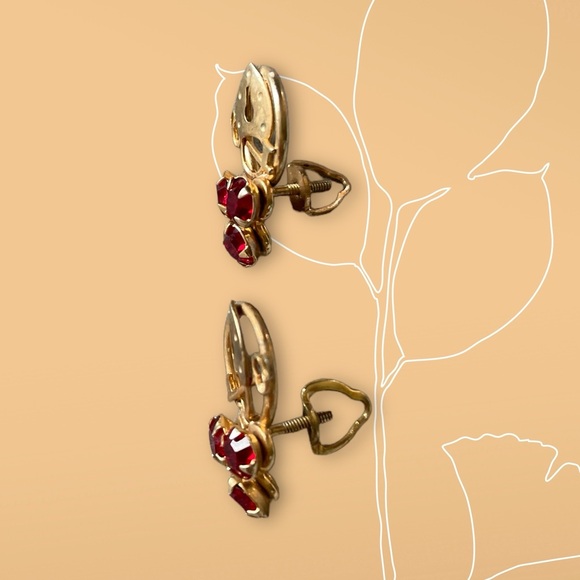 Vintage Screw Back Lock and Key designed Red Rhinestone Earrings - Picture 3 of 6